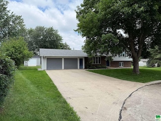 1104 3rd Street Cir NE, Sioux Center, IA 51250