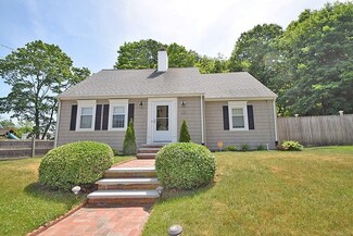 4 Maple Cir, Randolph, MA 02368