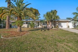 606 Palm Ave, Belleair, FL 33756