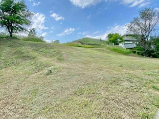 1115 Robert St NE, Minot, ND 58703
