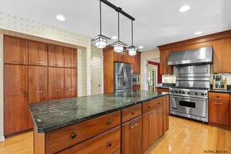 39 Princess Ln, Albany, NY 12211