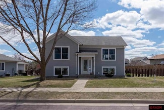 1004 1004 Engesser Ln, St. Peter, MN 56082