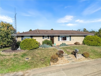 121 E Lubeck Hills Dr, Washington, WV 26181