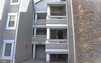 4405 Sedgehurst Dr Unit 302, Fairfax, VA 22033