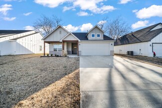 409 W Harrison Ave, Chouteau, OK 74337