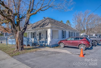 262 S Caldwell St, Brevard, NC 28712