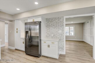 7 Inglewood Ln, Matawan, NJ 07747