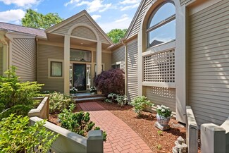 7 Wainwright Rd Unit 41, Winchester, MA 01890