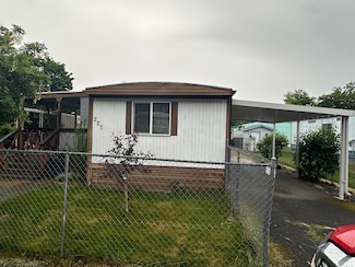 227 Chestnut Ln, Grants Pass, OR 97526