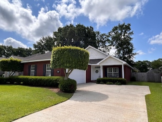 210 Petersburg Ct, Dothan, AL 36305