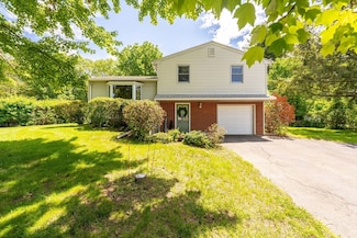 85 South St, Granby, MA 01033