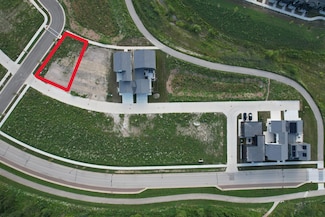 9425 S Cypress Place, Oak Creek, WI 53154