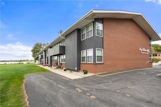 1001 Bay Shore Dr Unit 1-16, Oshkosh, WI 54901