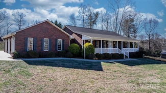 3023 Woodstream Dr, Valdese, NC 28690