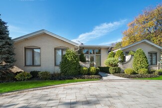 6480 N Tower Ct, Lincolnwood, IL 60712