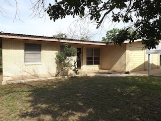 702 N Silver St, Burnet, TX 78611