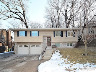 903 Moore Dr, Bellevue, NE 68005