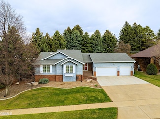 314 Aspen Ave, Bismarck, ND 58503