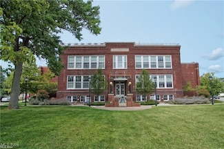 7482 Center St Unit 5, Mentor, OH 44060