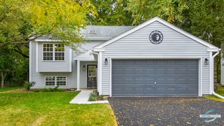 4105 Hale Ln, Island Lake, IL 60042