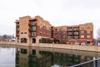 1200 N Foxdale Dr Unit 101, Addison, IL 60101