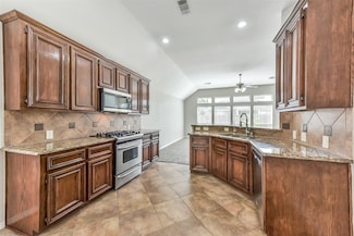 2024 Shore Breeze Dr, Pearland, TX 77584