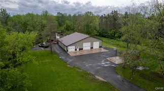 7498 Roberts St, Canastota, NY 13032