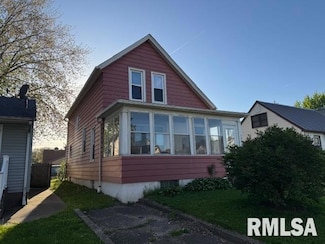 1004 S Michigan Ave, Davenport, IA 52802