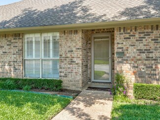 1225 Woodland Park Dr, Hurst, TX 76053