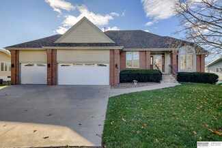 8605 Oahu Cir, Papillion, NE 68046