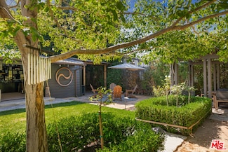 221 S St Andrews Place, Los Angeles, CA 90004