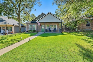 908 W Murray St, Denison, TX 75020