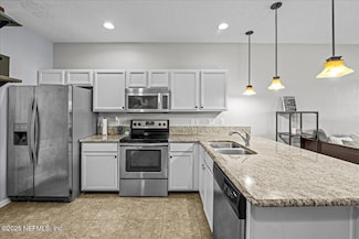 425 Oasis Ln, Orange Park, FL 32073