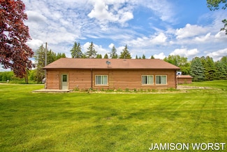 4403 4th St, Caledonia, MI 49316
