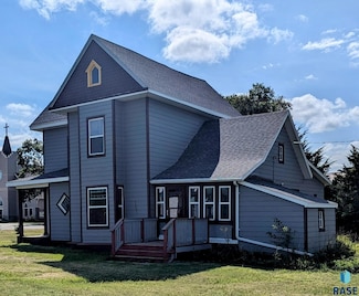 101 N Seaman St, Delmont, SD 57330