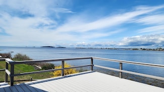 61 W Shore Rd, Harpswell, ME 04003