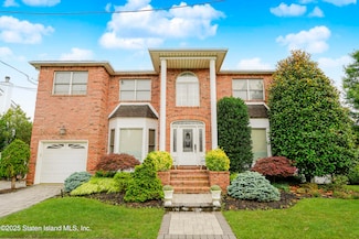 6 Kathleen Ct, Staten Island, NY 10307
