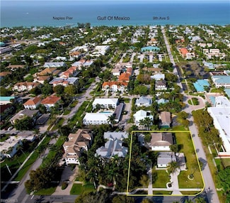 560 9th Ave S, Naples, FL 34102