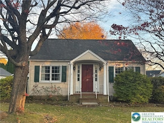 10 Henry Ave, Nazareth, PA 18064