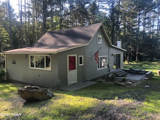 287 Parkers Glen Rd, Shohola, PA 18458