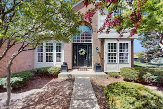 8 Georgetown Ct, Algonquin, IL 60102