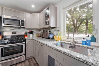 610 S Main St, Nashua, NH 03060