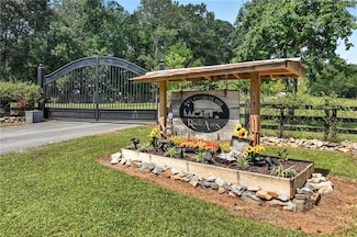 731 Borders Rd, Commerce, GA 30530