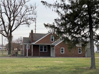 1821 Olive Ave, Mattoon, IL 61938