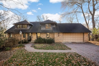 2032 Blackberry Ln, Wayzata, MN 55391