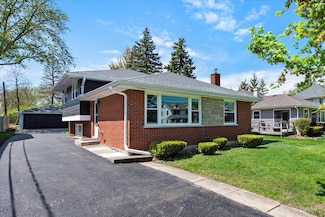 4430 Roslyn Rd, Downers Grove, IL 60515