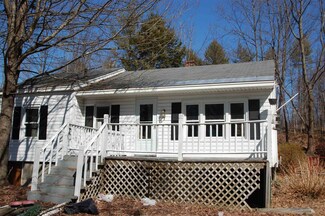9 Hot Hole Pond Rd, Concord, NH 03301