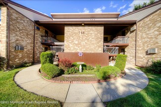 144 Cross Slope Ct Unit B, Manalapan, NJ 07726