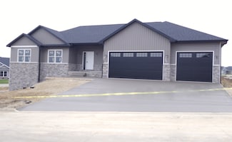 277 Wyatt Dr, Peosta, IA 52068