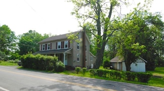 1034 E Main St, Pen Argyl, PA 18072